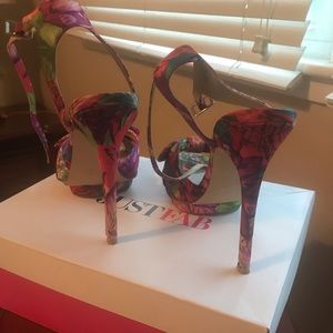 JustFab Shoes - Floral pink heels with bow JustFab Shoes - Floral pink heels with bow